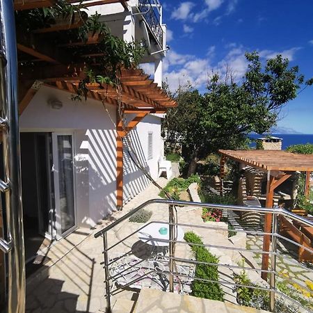 Apartments By The Sea Mimice, Omis - 14230 Kültér fotó